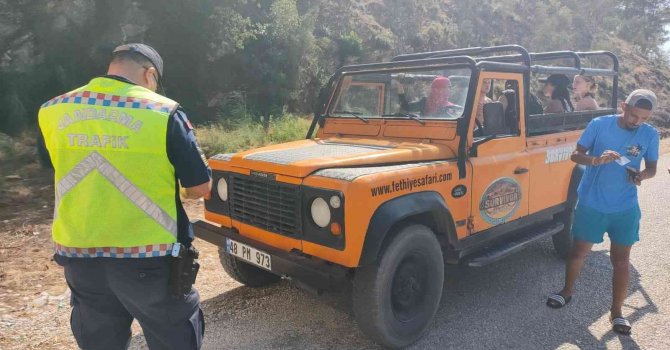 Kaş’ta safari araç sürücüleri bilgilendirildi