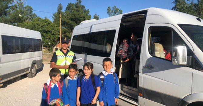 Jandarma ekiplerinden okul servis araçlarına yönelik denetim
