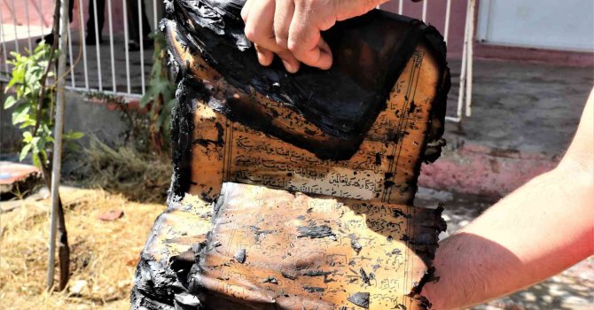 Müstakil evin terası çıkan yangında küle döndü