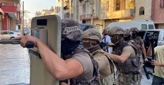Mersin’de belediye çalışanlarına PKK operasyonu