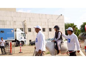 Tarsus’ta çocuklar ata binmenin heyecanını yaşadı