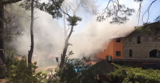 Tarihi Selçuklu hamamının çatısında yangın