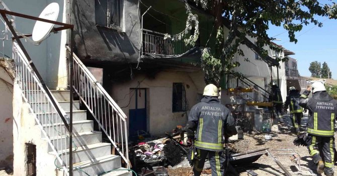 Tarım işçilerinin kaldığı ev çıkan yangında kullanılamaz hale geldi