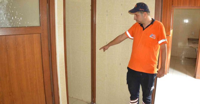 Parktaki engelli tuvaletinin kapısı çalındı