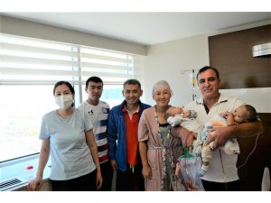 Çapraz nakil Kırgızistanlı 2 aileyi Antalya’da birbirine bağladı