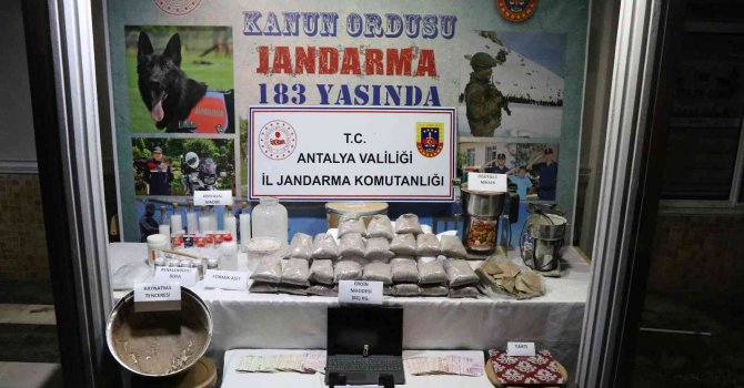 61 kilogram eroin turizm belgeli işletmelere ve sahillere ulaşamadan ele geçirildi