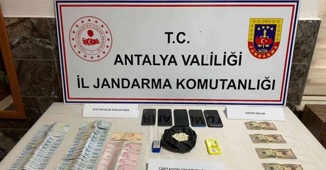 Uyuşturucu satıcıları jandarmadan kaçamadı