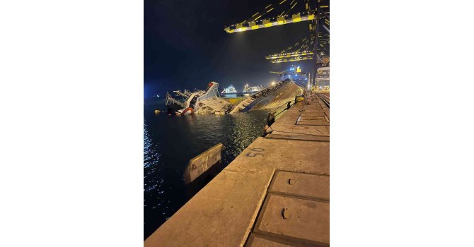 İskenderun’da konteyner gemisi battı