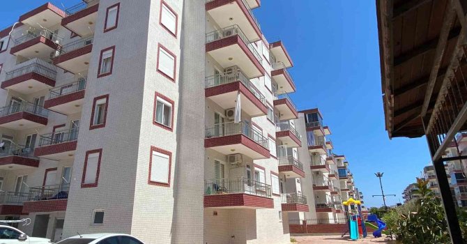 Yaşadığı eve çatıdan girmek isteyince feci şekilde can verdi