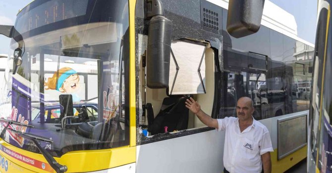 Öfkeli yolcu, otobüs şoförüne korku dolu anlar yaşattı