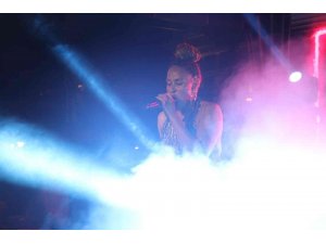 Alman şarkıcı Oceana Alanya’da sahne aldı