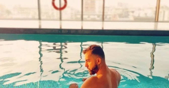 Kalp krizi havuzda yakaladı