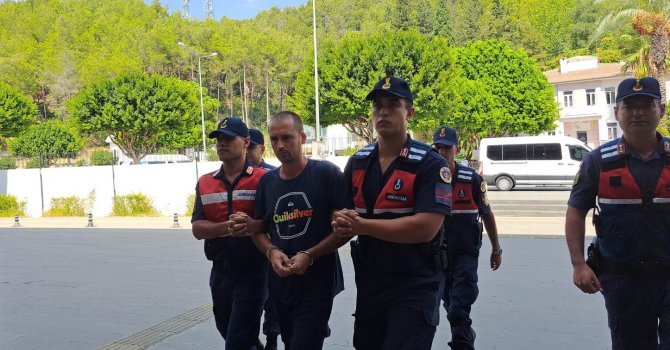 Babasını çekiçle öldüren Rus genç, canavarca hisle üst soyu öldürmekten tutuklandı