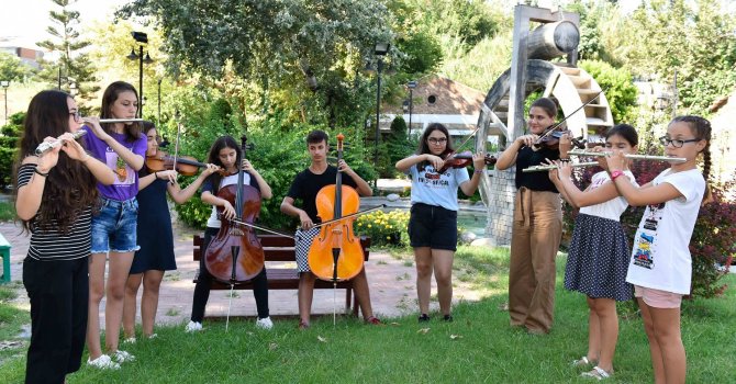 Muratpaşalı çocuklar barış için söyleyecek