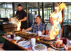 Adana kebaba ateşli sunum