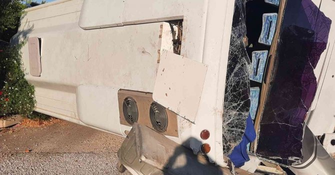 Tır ile midibüs çarpıştı: 3 yaralı