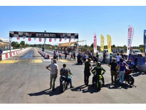 Kepez’de motodrag yarışı nefesleri kesti