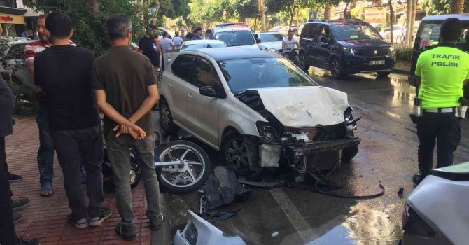 Zincirleme kazada motosiklet sürücüsü feci şekilde öldü