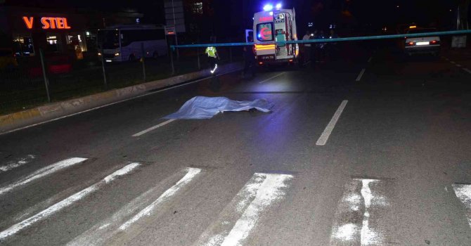 Antalya’da cinayet gibi kaza: Darp edilip yola bırakılan gencin üzerinden ticari taksi geçti