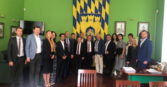 Başkan Böcek Kardeş Şehirler Fuarı için Ukrayna’nın Lviv kentinde