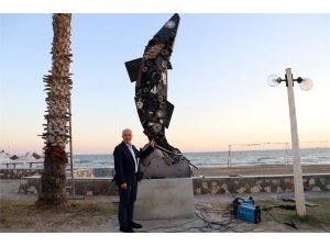 Mersin’de Sardalya heykeli Karaduvar’ın simgesi oldu