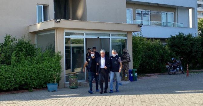 Gözaltına alınan Mersin Büyükşehir Belediyesi Basın Yayın Daire Başkanı Gündeş adliyeye sevk edildi