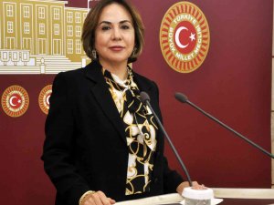 AK Partili Yılmaz: "Teröristi ‘gazeteci’ diye lanse edenler, şehidimizin çocuklarının yüzüne nasıl bakacak?"