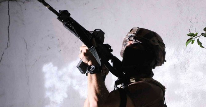 Mersin’de PKK’ya gece operasyonu: 9 gözaltı