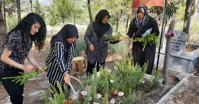 Azra’nın annesi, katilinin ölüm haberini kızına mezarında verdi