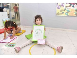 Minik dünyalarını resimle kağıda döktüler