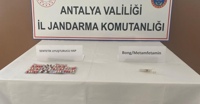 Yol kontrol noktasında durdurulan araçtan uyuşturucu madde çıktı