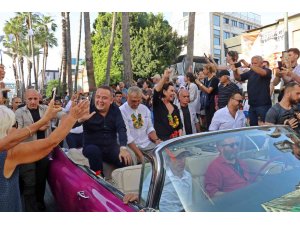 Altın Portakal’ın geleneksel korteji Antalyalıları sokaklara döktü