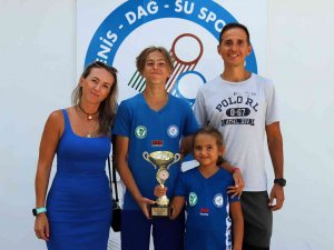 Savaş mağduru tenisçi kardeşler