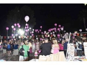 Kemer’de balonlar meme kanseri farkındalığı için uçtu