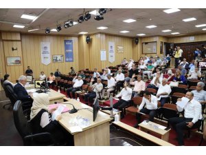 Muhtarlara ve üniversiteyi kazanan öğrencilere destek