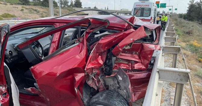 Tarsus’ta iki otomobil çarpıştı: 1 yaralı