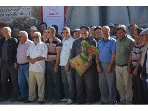 200 çiftçiye 50 ton sertifikalı buğday tohumu dağıtıldı