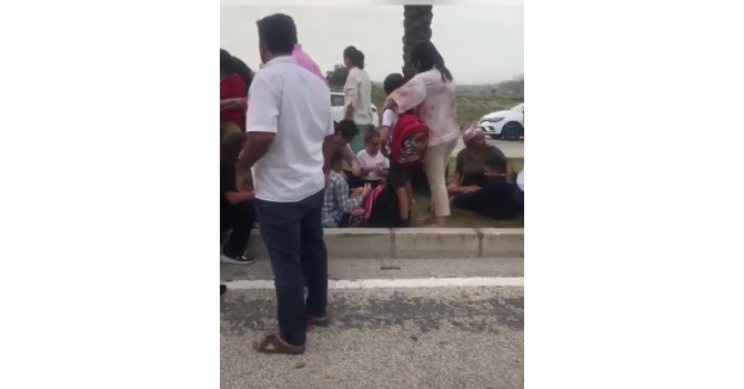 Servis aracı kaza yaptı, 14 öğrenci hafif yaralandı