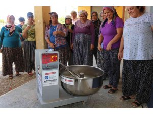 Büyükşehir’den Serik’e hamur yoğurma makinesi desteği