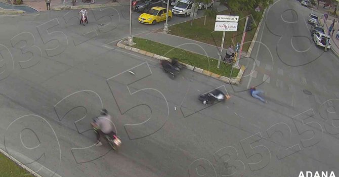 Motosiklet ambulansa çarptı