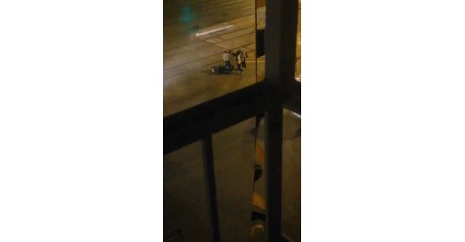 Yeni motosikleti ile kaza yapan genç kız hırsını kendisine çarpan sürücüye kaskı ile vurarak çıkardı