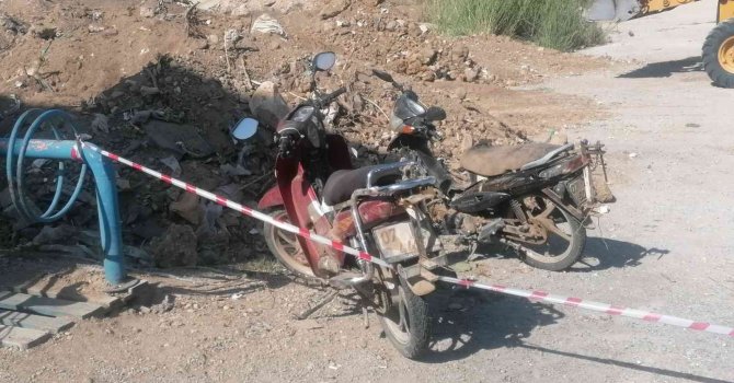 Dökülen hafriyat toprağının altından motosiklet çıktı