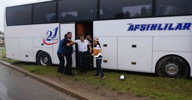 Kırmızı ışık ihlali yapan yolcu otobüsü hafif ticari araca çarptı: 1 ölü, 1 yaralı