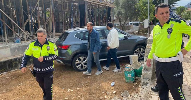 Antalya’da turistin kiraladığı lüks aracı çaldı, Burdur’da duvara çarpınca yakalandı