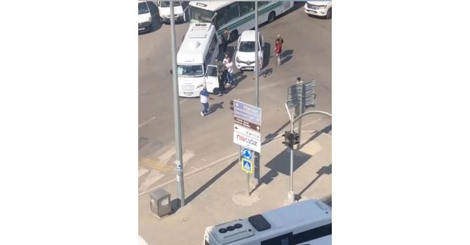 Trafikte yumruklu yol kavgası