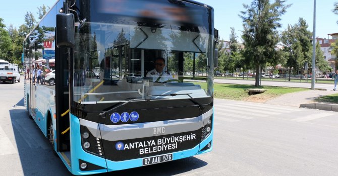 Başkan Böcek’ten 30 Ağustos’ta ücretsiz ulaşım müjdesi