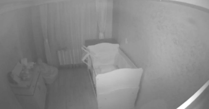 Depremin şiddeti bebek odasındaki güvenlik kamerasına yansıdı