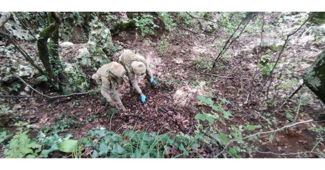 Amanoslar’da PKK’ya ait 2 depoda çok sayıda gıda maddesi ele geçirildi