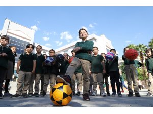 En çok atık pil toplayan öğrencilere hediye