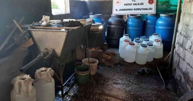 Hatay’da 1 ton 450 kilogram sahte içki ele geçirildi